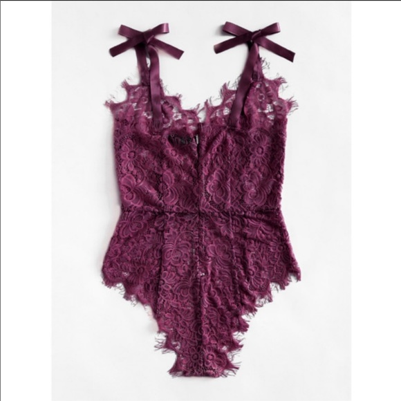 Pretty Little Thing Lace Bodysuit - Picture 3 of 5